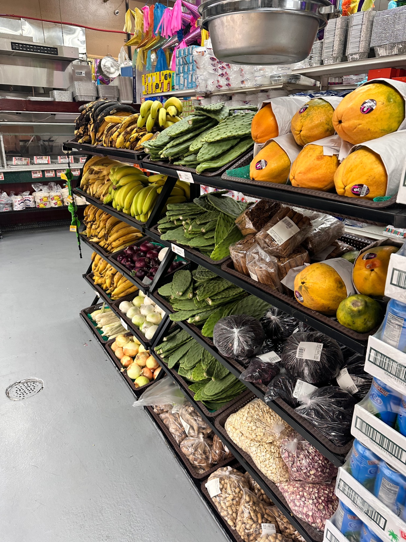 Fresh produce and Mexican specialties at the Los Amigos mercado