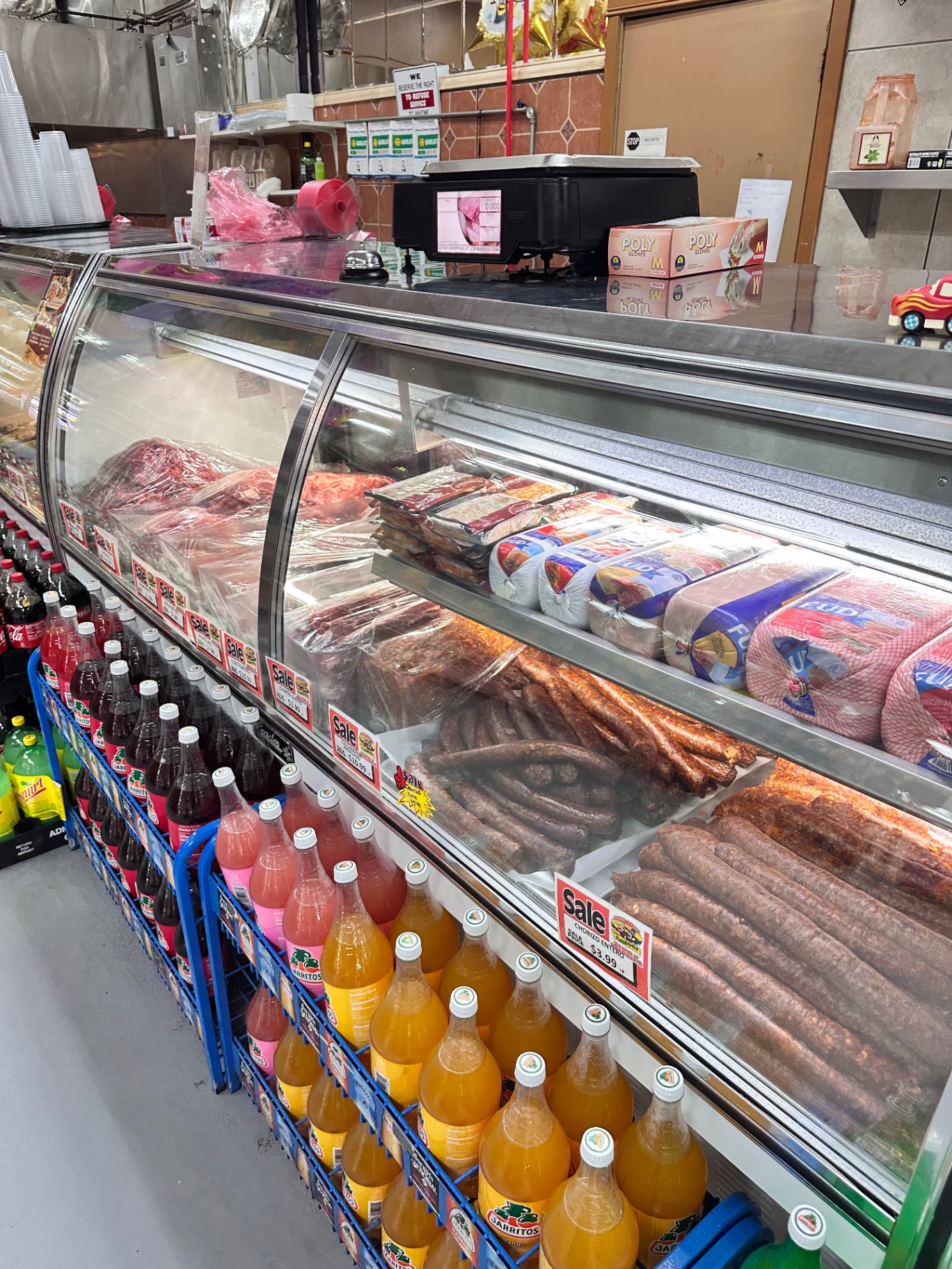 Fresh meats and chorizo in the Los Amigos carnicería case